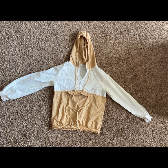 Trendy cream and white light jacket - Picture 1 of 3